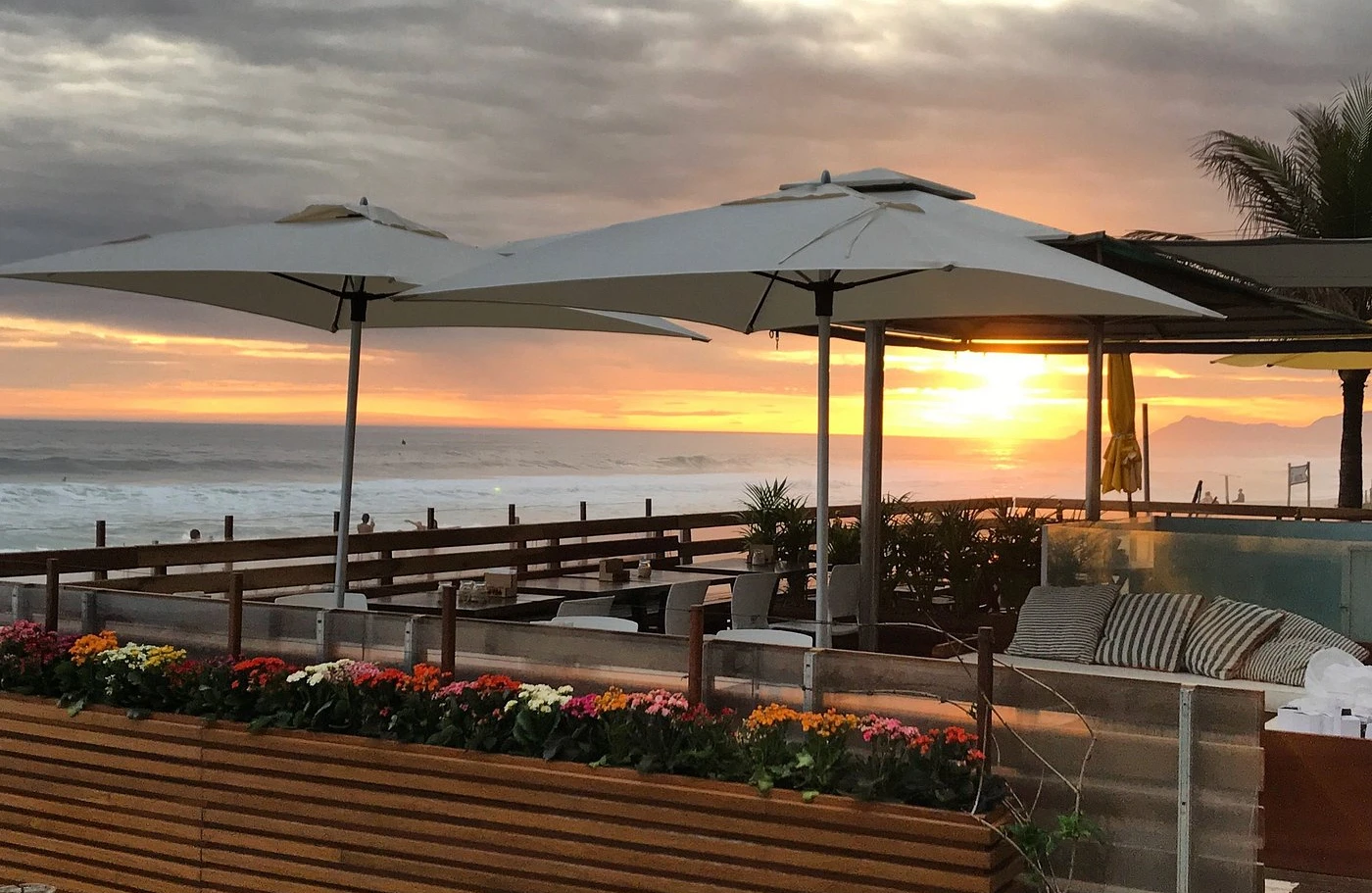 Hawaiian Vibe in Barra - Poke & Deck Lounge at Hula Hula Beach Bar